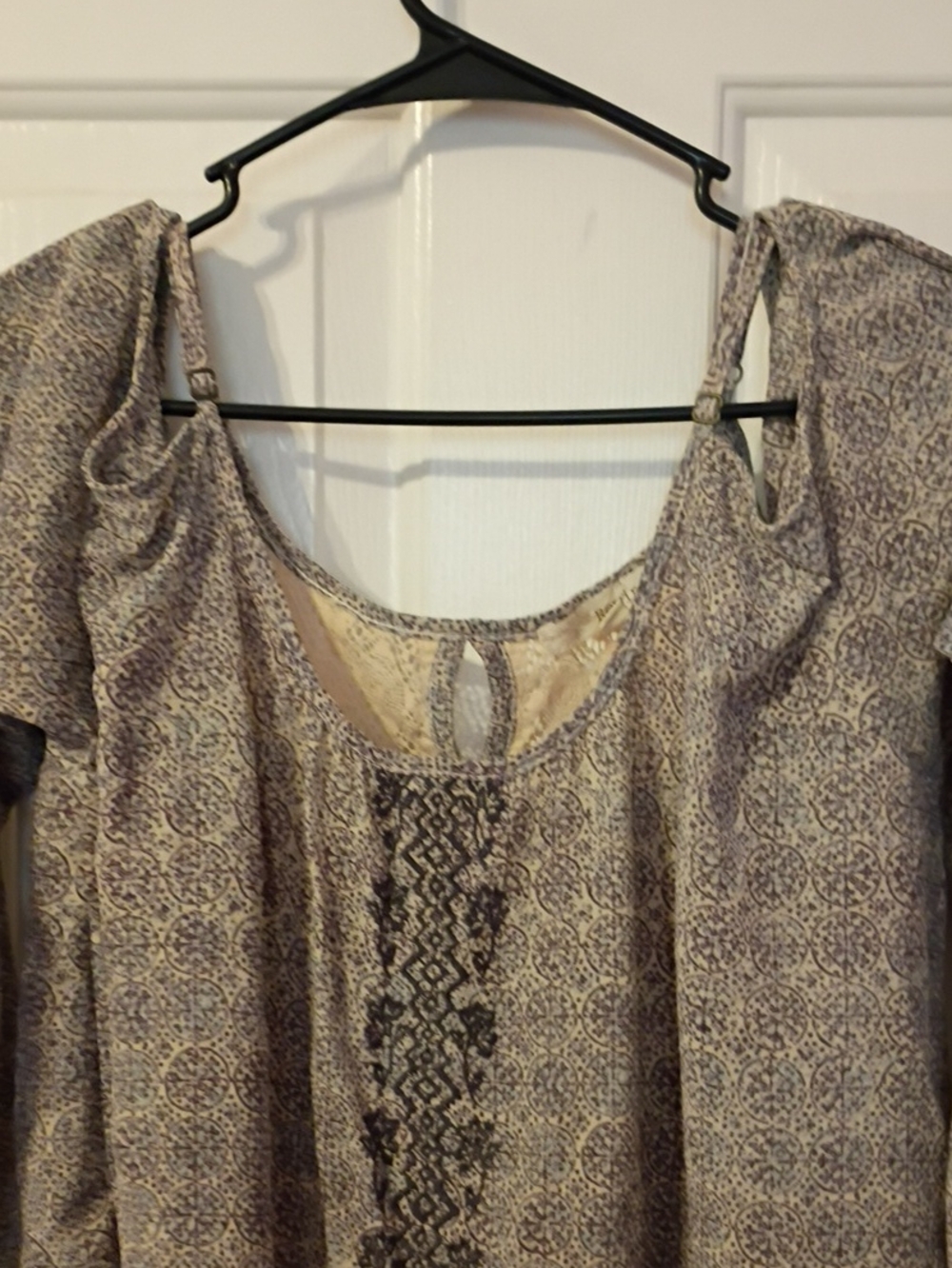 Rewind Ladies Cold Shoulder Woven Printed Sleeveless Tank Top in Beige - Picture 3 of 7